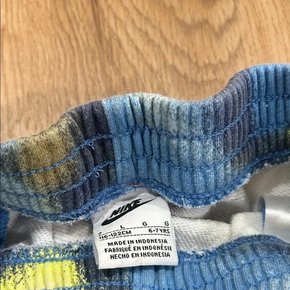 Nike Light Blue and Yellow Graphic Tee and Shorts - Picture 5 of 6